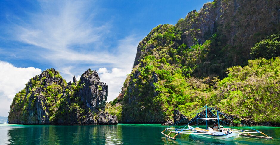 Philippines to reopen to vaccinated tourists next month