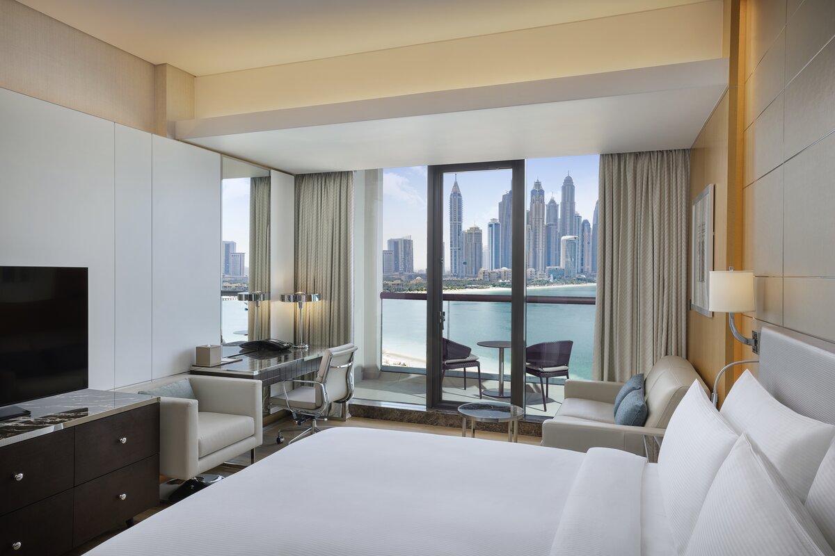 Hilton Dubai Palm Jumeirah, King Executive room