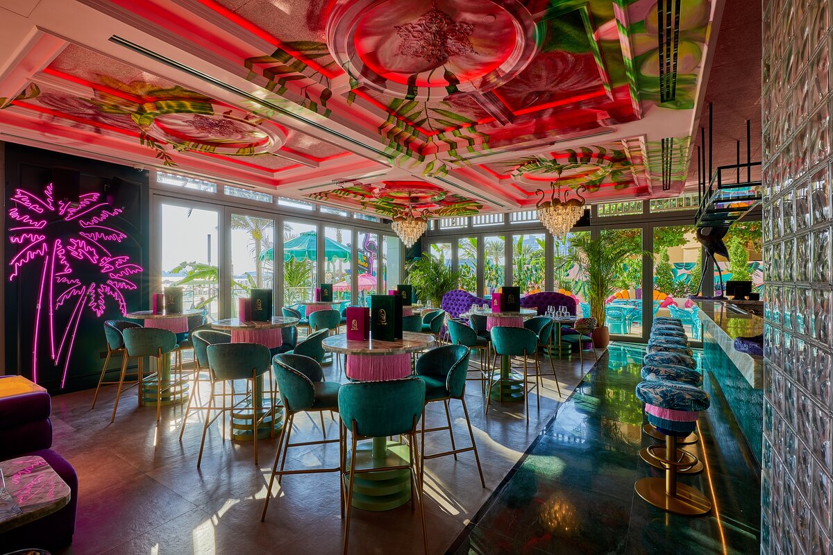 Radisson Beach Resort Palm Jumeirah, Black Flamingo bar